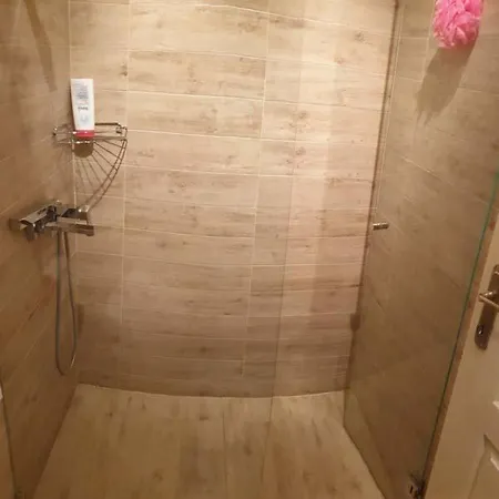 77 شقة بلغراد